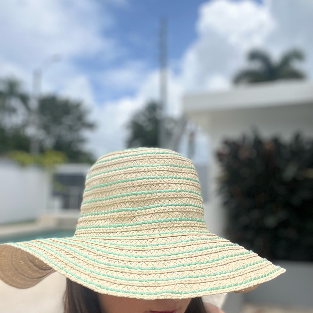 016. NWOT Kids Raffia Summer Hat